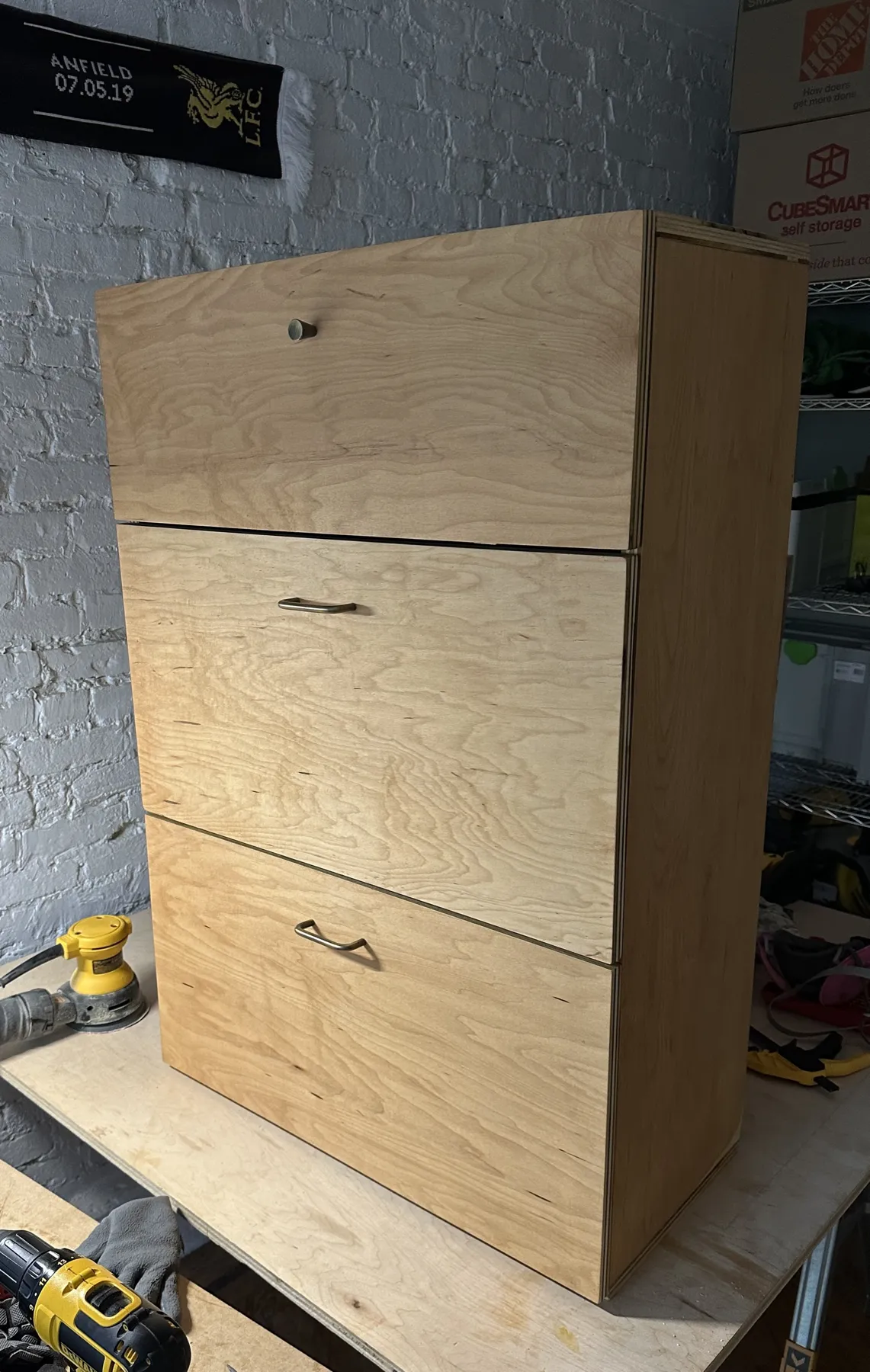 Dresser, closed